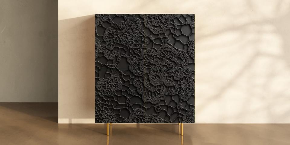 Dekorschrank „Black Lace“ – kunstvolle Print-Front in schwarzer Spitzen-Optik S PRI 1072 
