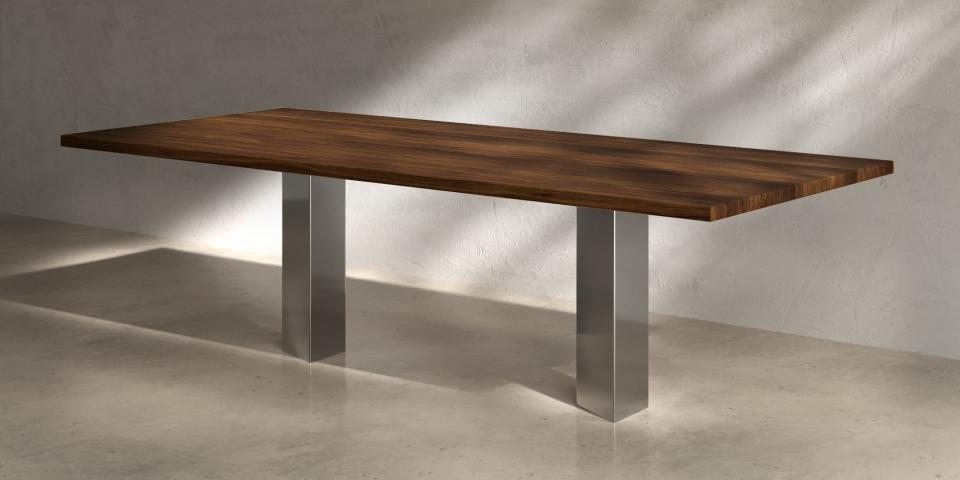 Exklusiver Nussbaum Esstisch mit Metallsäulen E216 